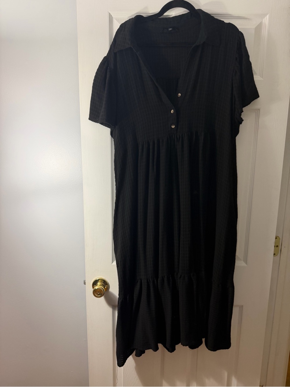Women’s plus midi black dress